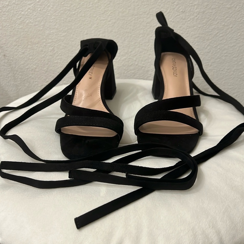 Cynthia Rowley Black Lace Up Suede Sandals:Size:7 1/2/Leather sole cushion.